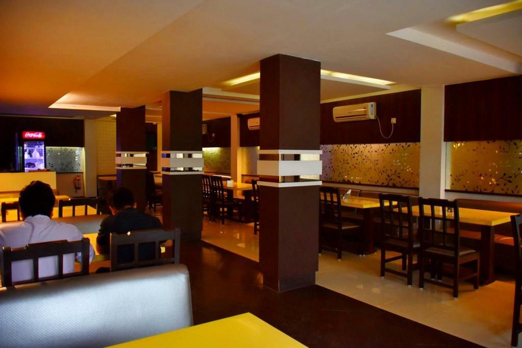 Capital O Kabita Guest House Near Acropolis Mall Калькутта Экстерьер фото